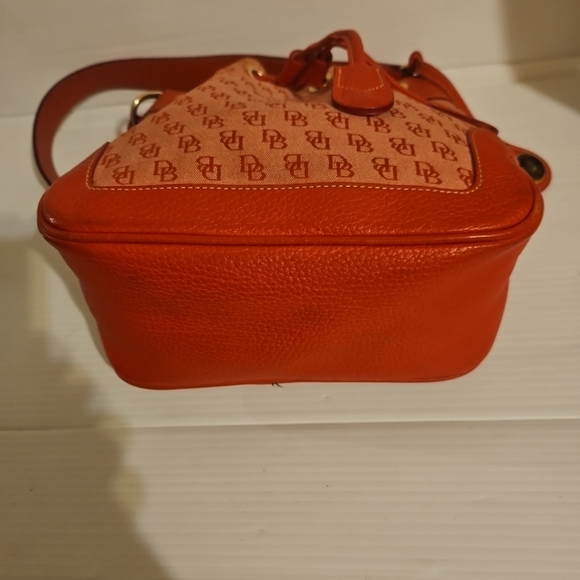 Rare Vintage DOONEY & BOURKE Red Leather Canvas Monogram Drawstring Bucket Bag - Picture 7 of 14